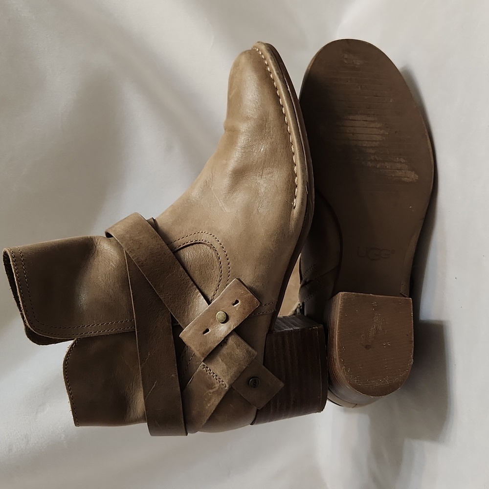 UGG Elysian Tan Leather Heeled Ankle Booties Boots (w size 7.5) - Picture 6 of 16